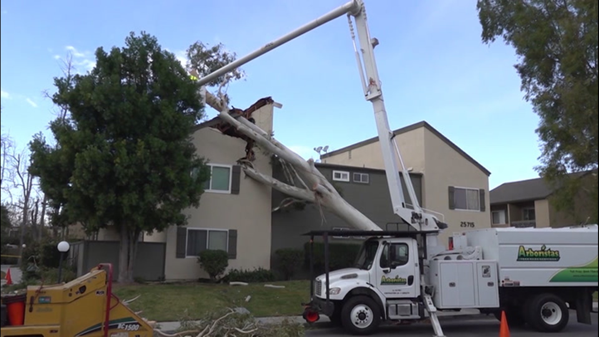 Powerful winds that blew through Southern California on Jan. 19 are blamed for trucks tipping over, trees falling over and fueling new fires that sparked. AccuWeather's Bill Wadell had the story.