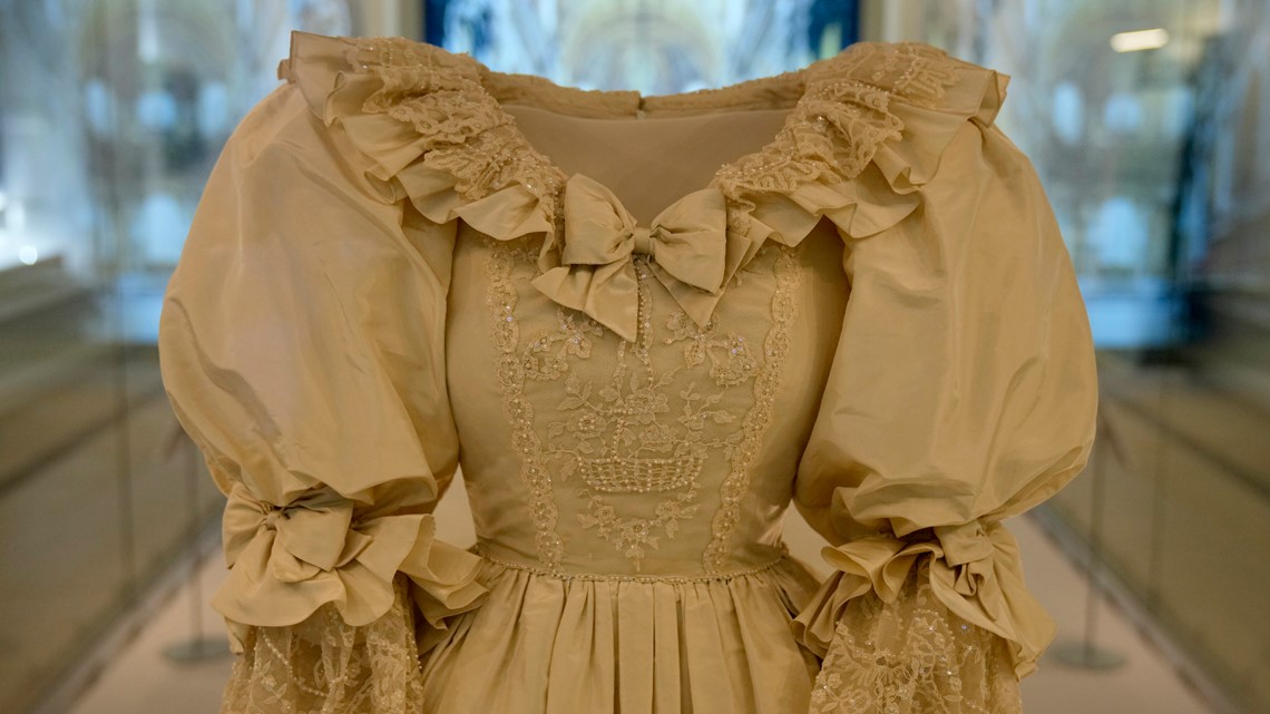 princess diana's wedding dress display Prince Harry, William loan Princess Diana wedding dress