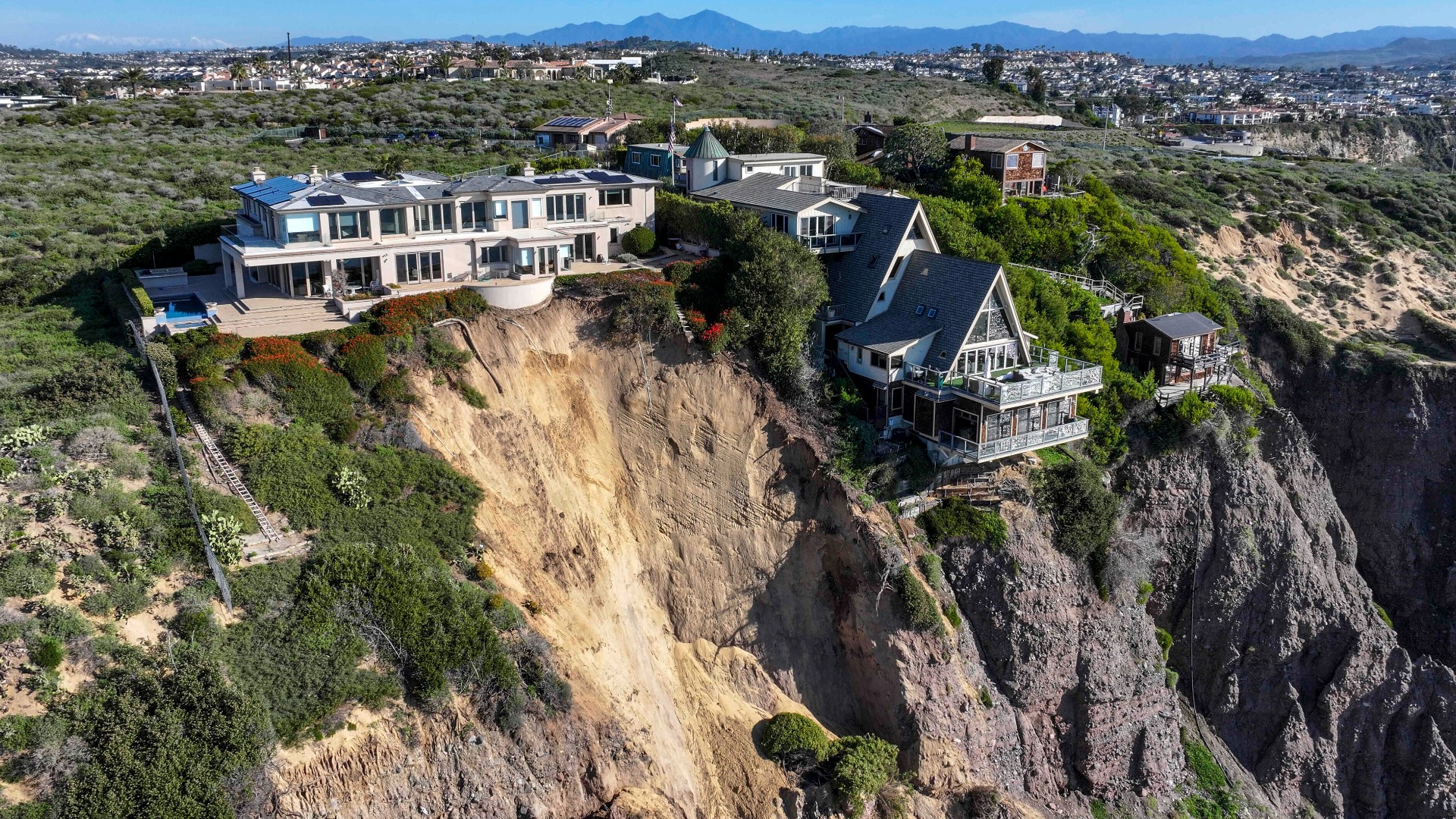 Landslide Leaves California Home On The Edge Of A Cliff | Wusa9.com