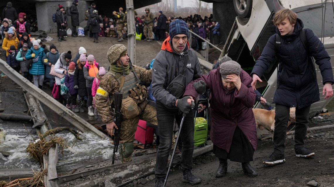 Ukraine official: Russian shelling halts evacuations again