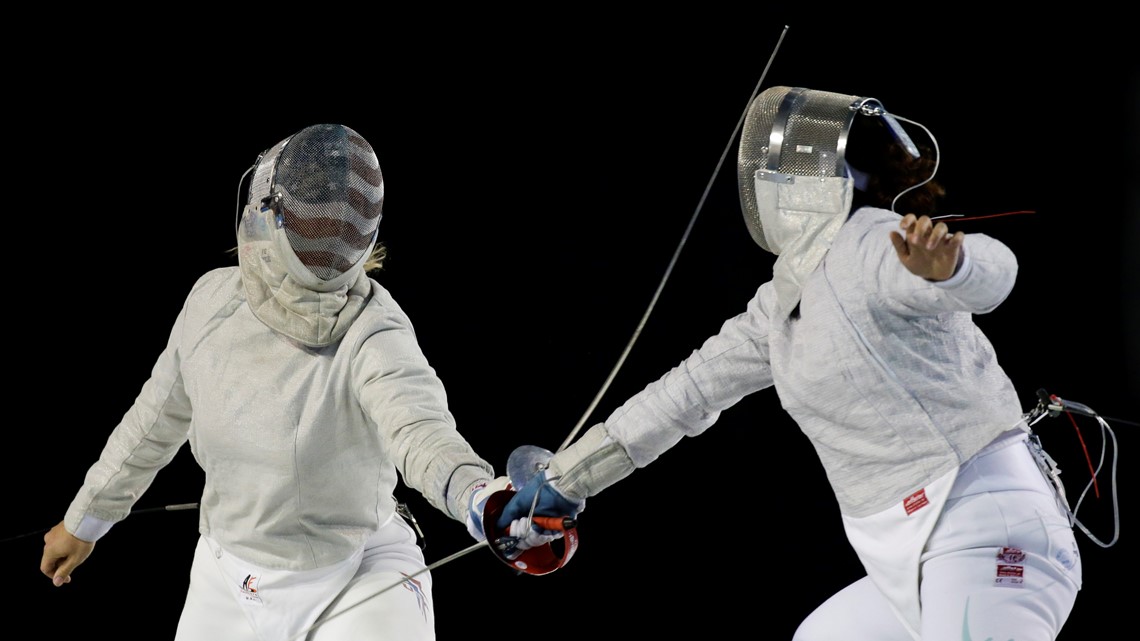 How is fencing scored at the Olympics?