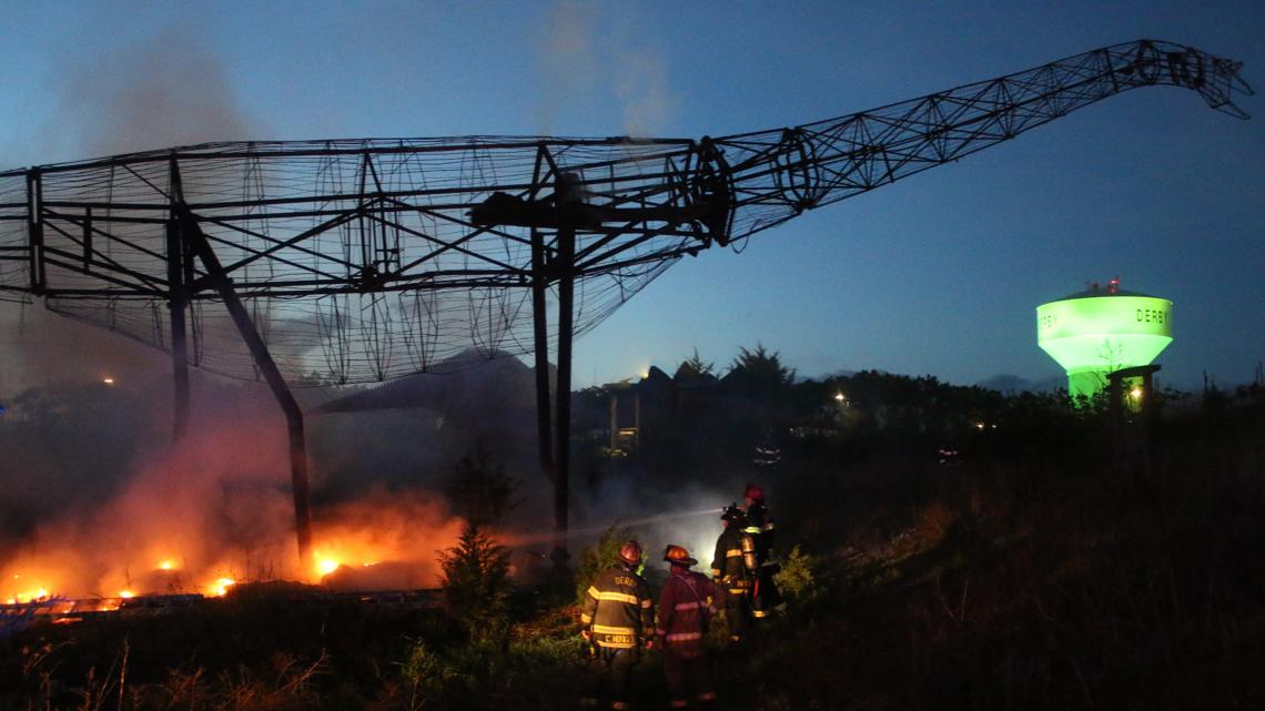 Lightning strikes giant dinosaur animatronic in Kansas, leaves only skeleton behind