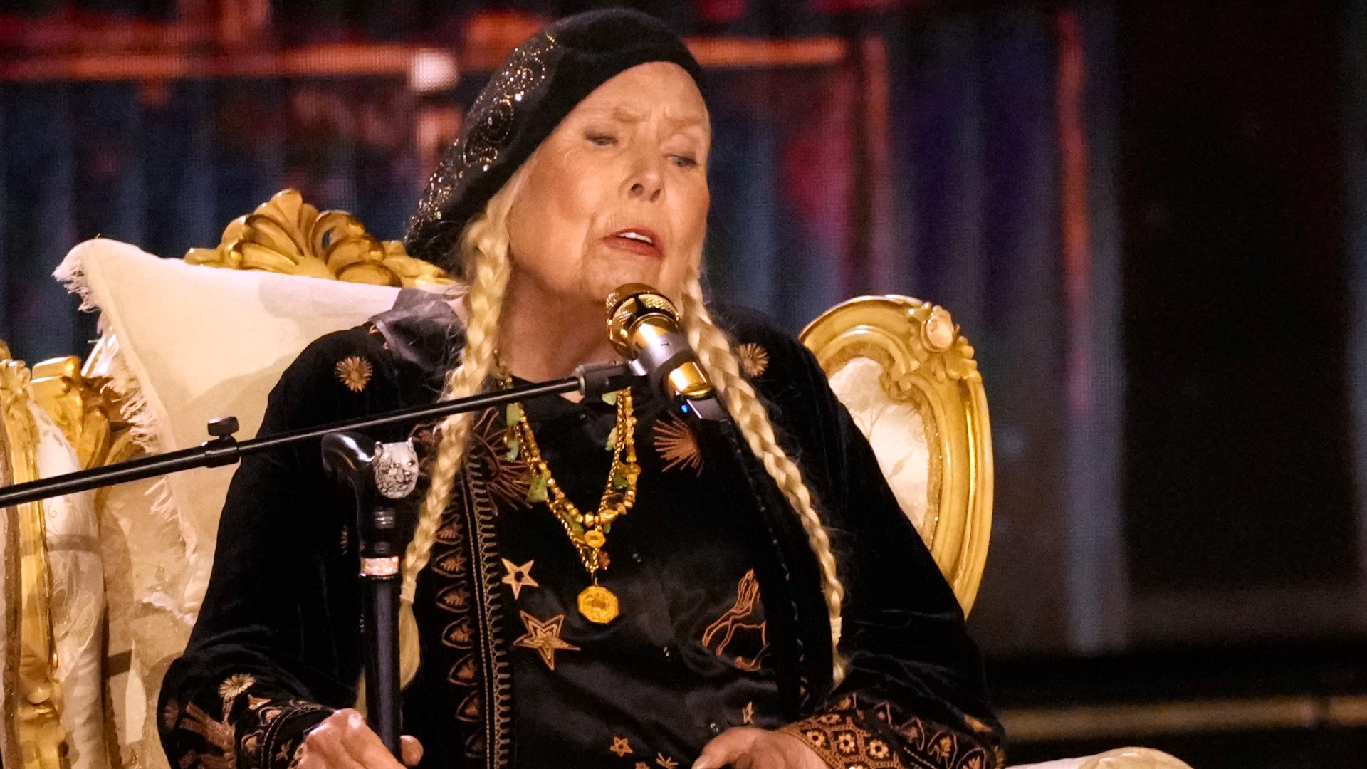 Joni Mitchell becomes American citizen after 62 years in U.S. | wusa9.com