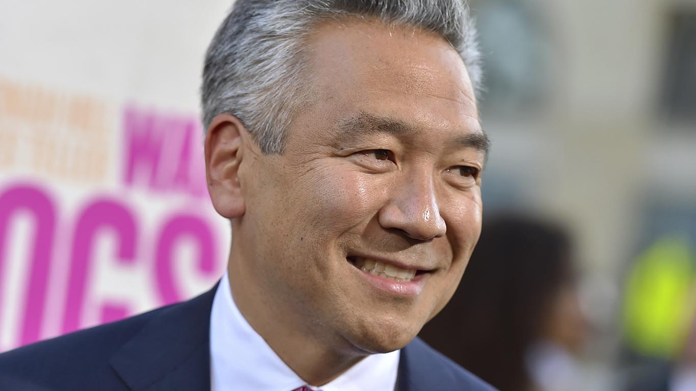 Warner Bros. Chairman & CEO Kevin Tsujihara Stepping Down Amid Alleged Sex  Scandal – Deadline