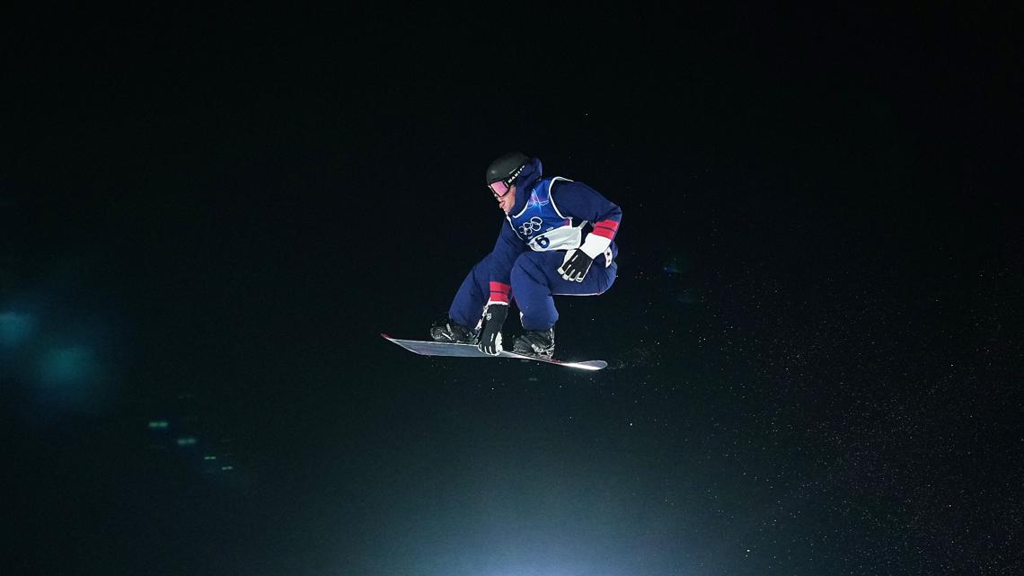 Despite a broken arm, Ollie Martin finishes fourth in the men's snowboard big air final