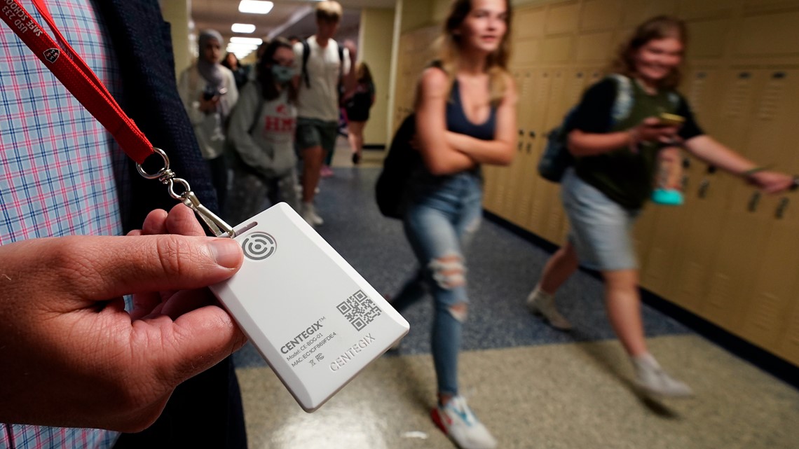 Students return to school with panic buttons for shootings | wusa9.com