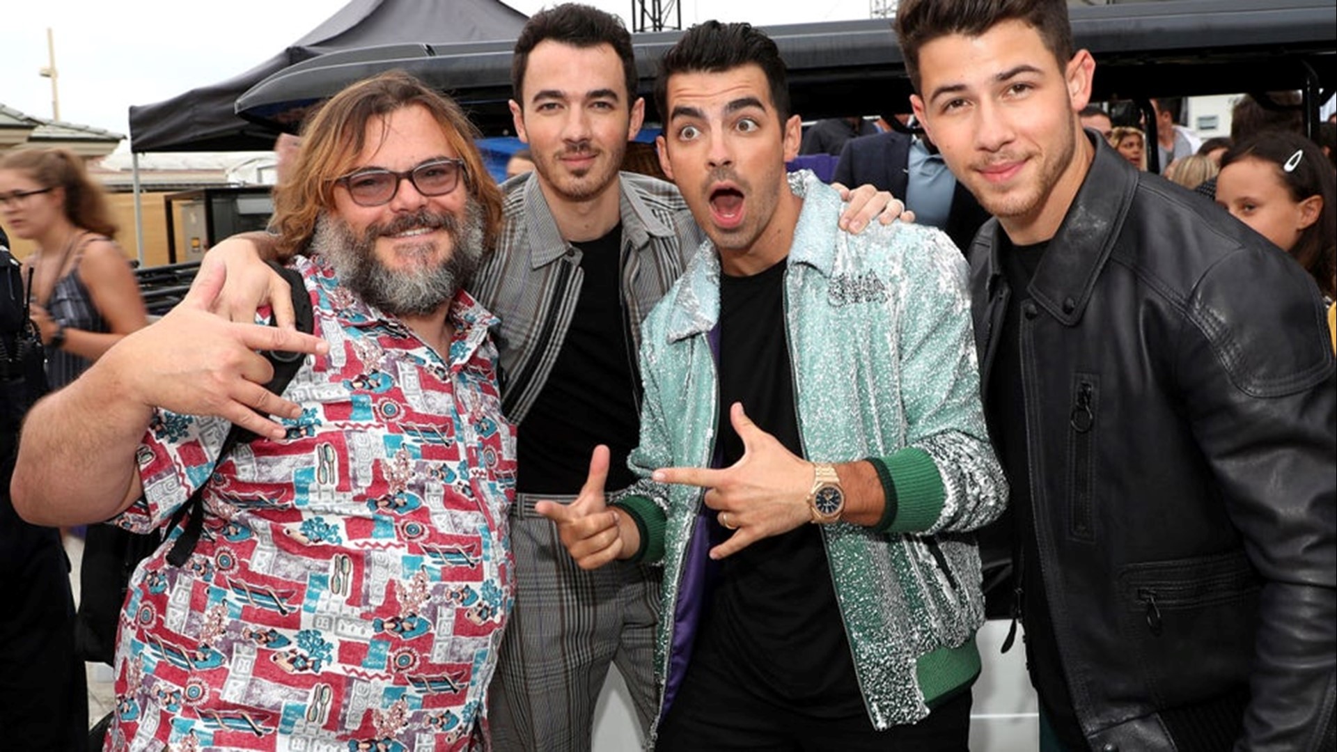 Jack Black Surprises Jonas Brothers Audience With 'Super Mario Bros(00)