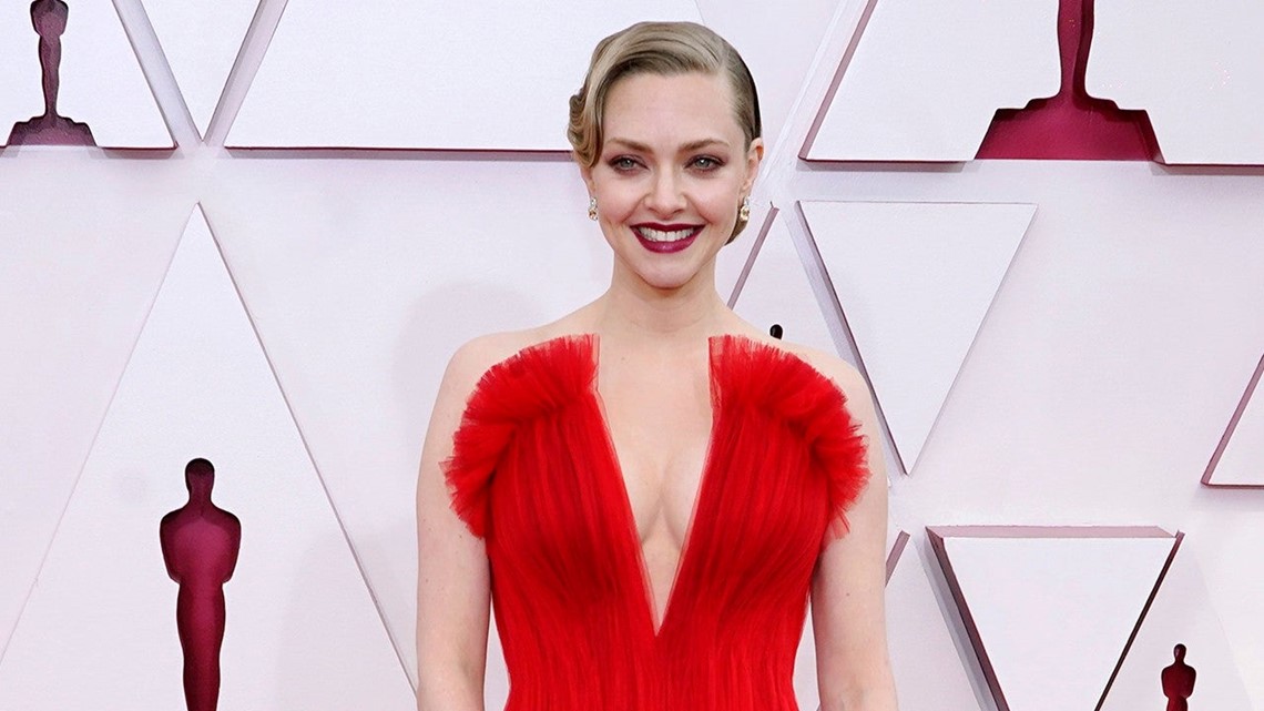 amanda-seyfried-wears-striking-red-tulle-ball-gown-at-the-2021-oscars