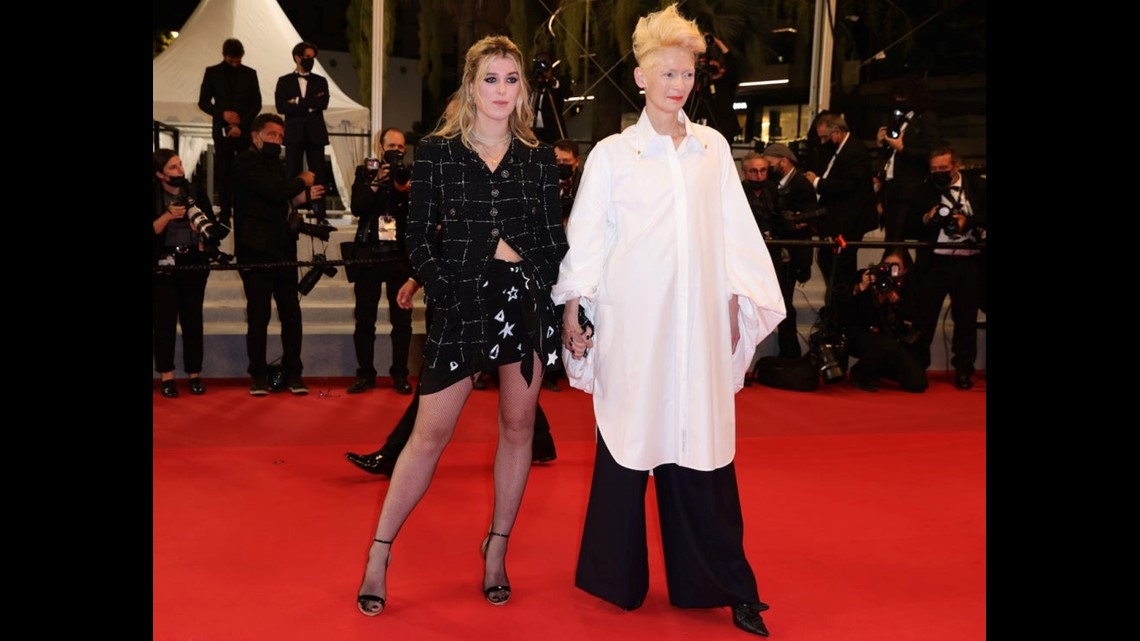 Julia Roberts' Daughter Hazel Moder Makes Red Carpet Debut in Rare