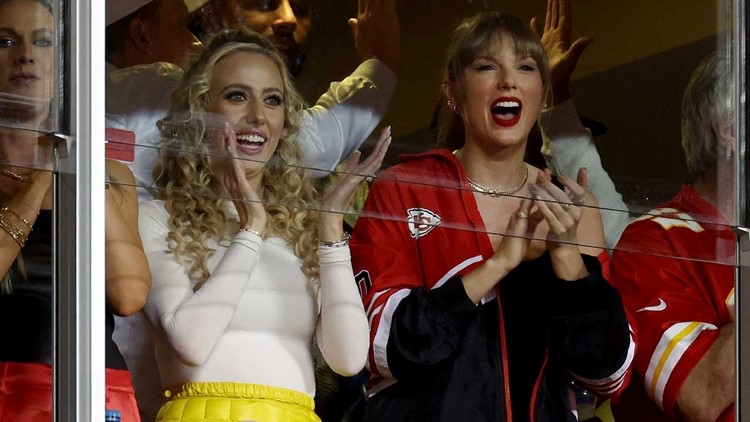 Taylor Swift at Chiefs Game Sitting With Travis Kelce's Mom Sent