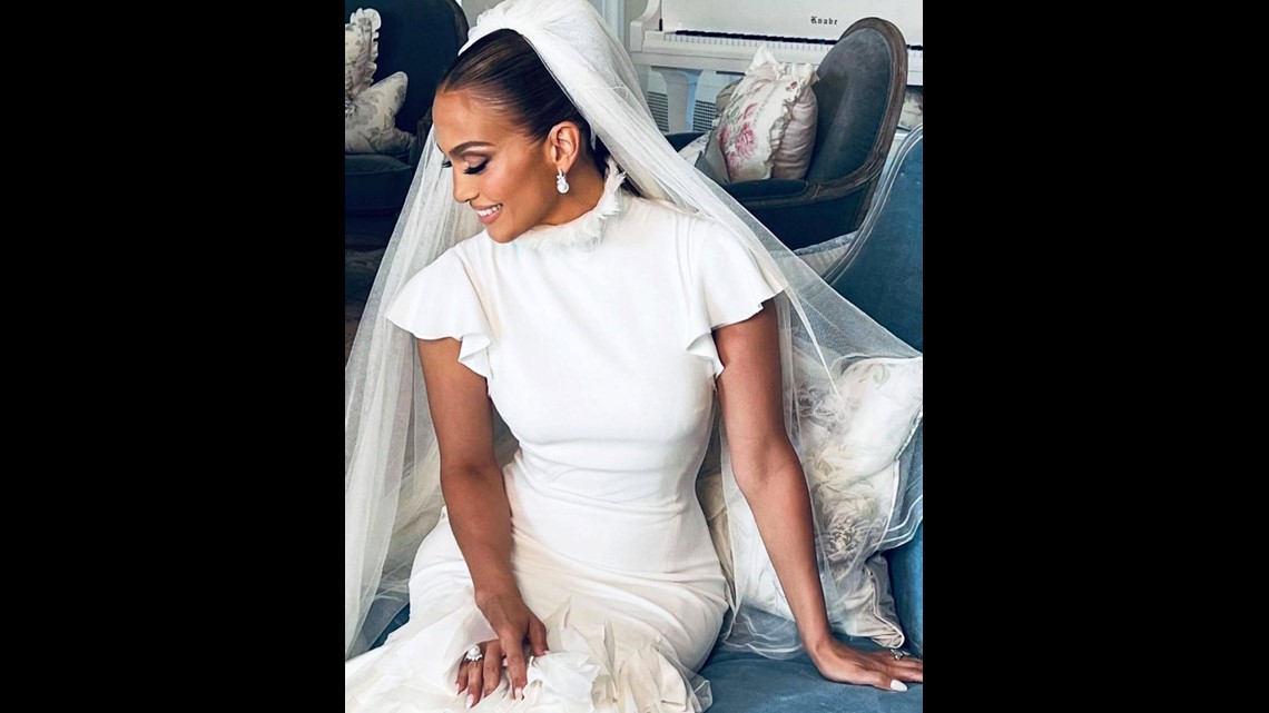 See Jennifer Lopez in Her Three Unique Wedding Gowns: From a Turtleneck to  Pearls | wusa9.com