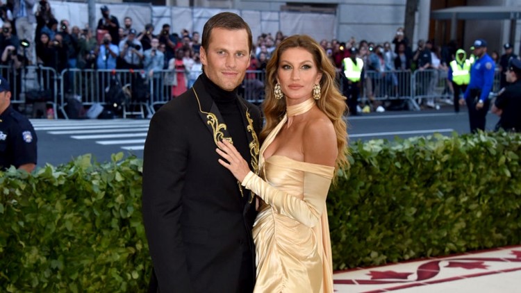 Tom Brady 'Isn't Taking Things Well' as Gisele Bündchen Hires Divorce Attorney, Source Says