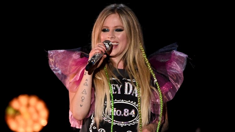 Avril Lavigne Recreates Her 'Let Go' Album Cover 20 Years Later -- Pic!