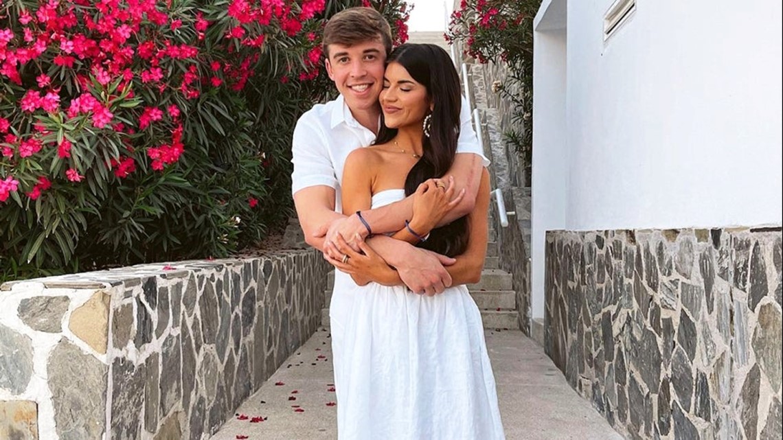 madi prewett engagement dress Bachelor' Alum Madison Says She's Saving 'Intimacy' for Marriage to Grant Troutt Size:SIZE 4 Cathedral Train NiceMix Y2K Gothic Lolita Alum madison