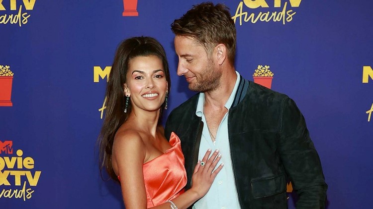 Justin Hartley Sofia Pernas Make Red Carpet Debut As A Couple At 21 Mtv Movie Tv Awards Wusa9 Com