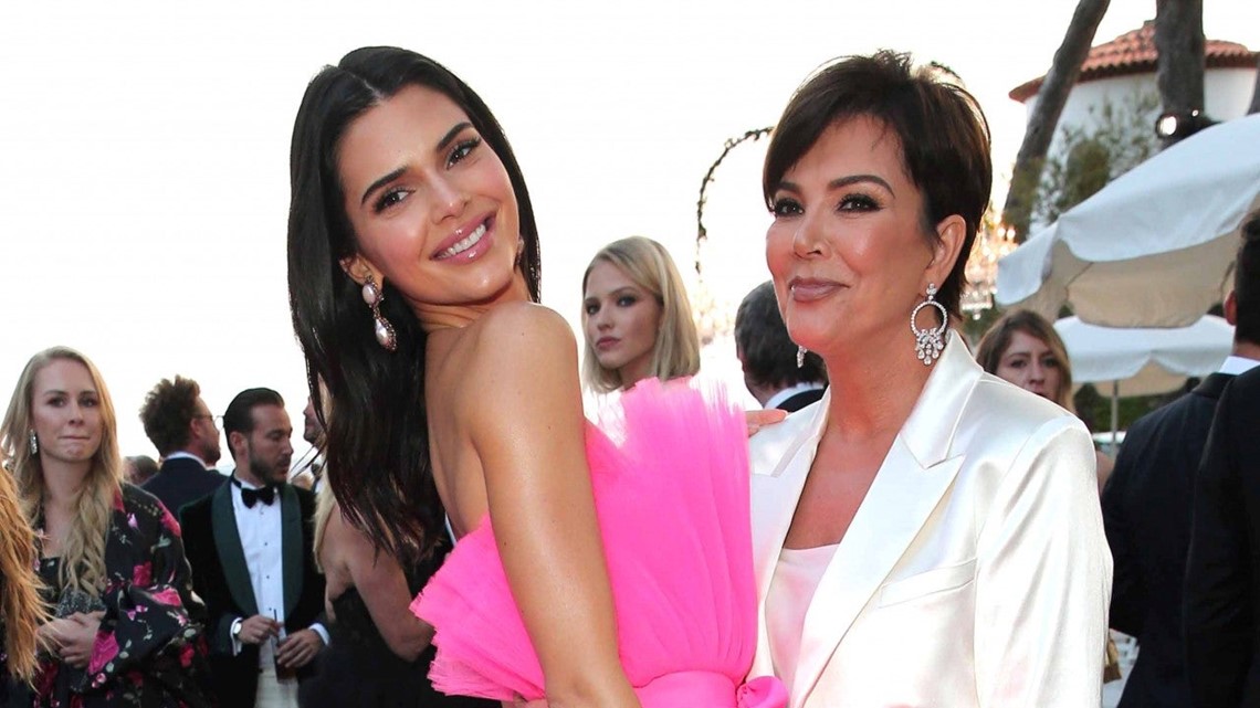 Kendall Jenner Calls Out Mom Kris Jenner For Seemingly Tweeting A ...