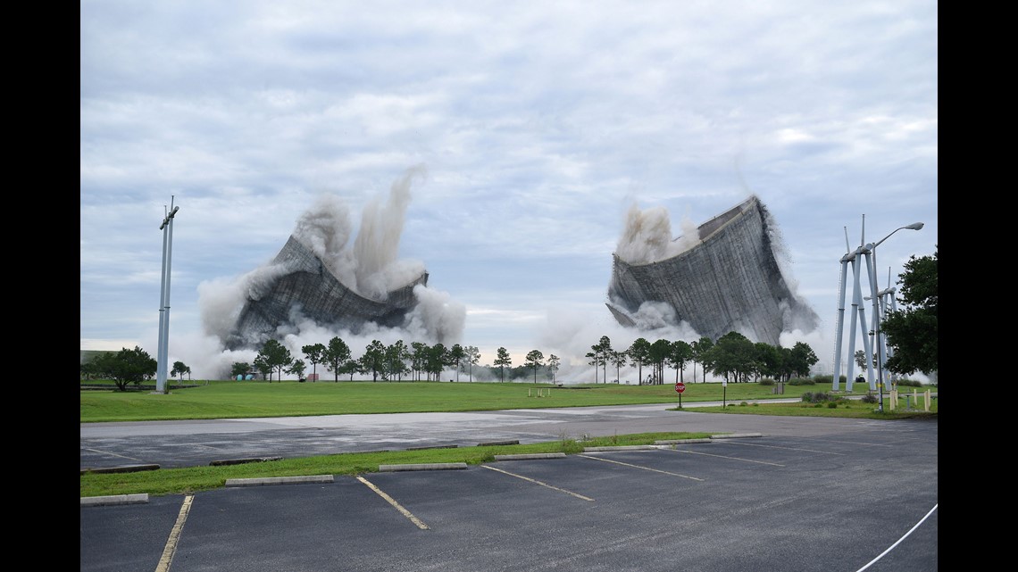 wusa9.com | Spectacular implosion brings down twin cooling towers at Florida power plant