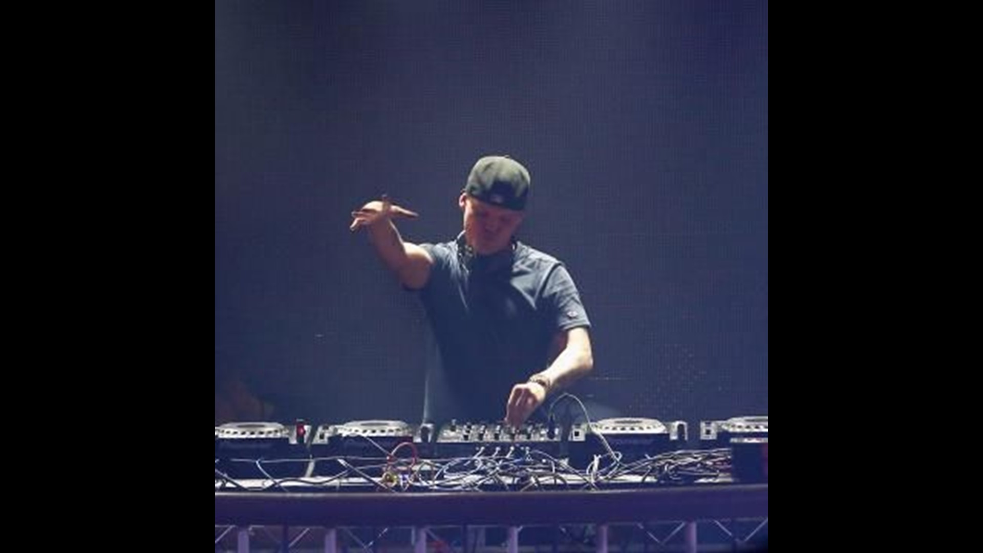 Avicii What Does The Late Edm Dj S Stage Name Mean Wusa9 Com