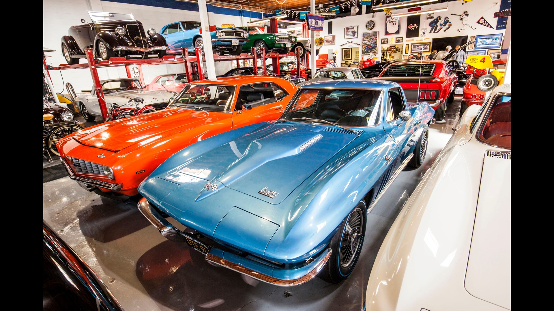 Reggie Jackson is auctioning off part of his car