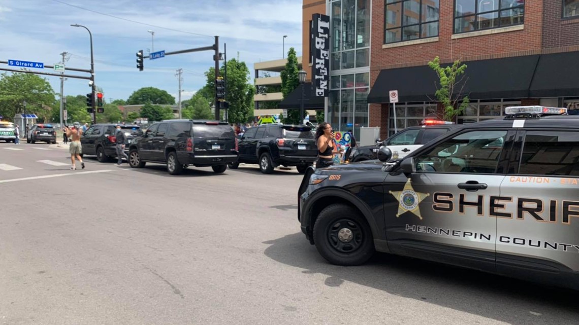 Authorities say suspect fatally shot in Uptown parking ramp drew gun on law enforcement - Vimarsana News