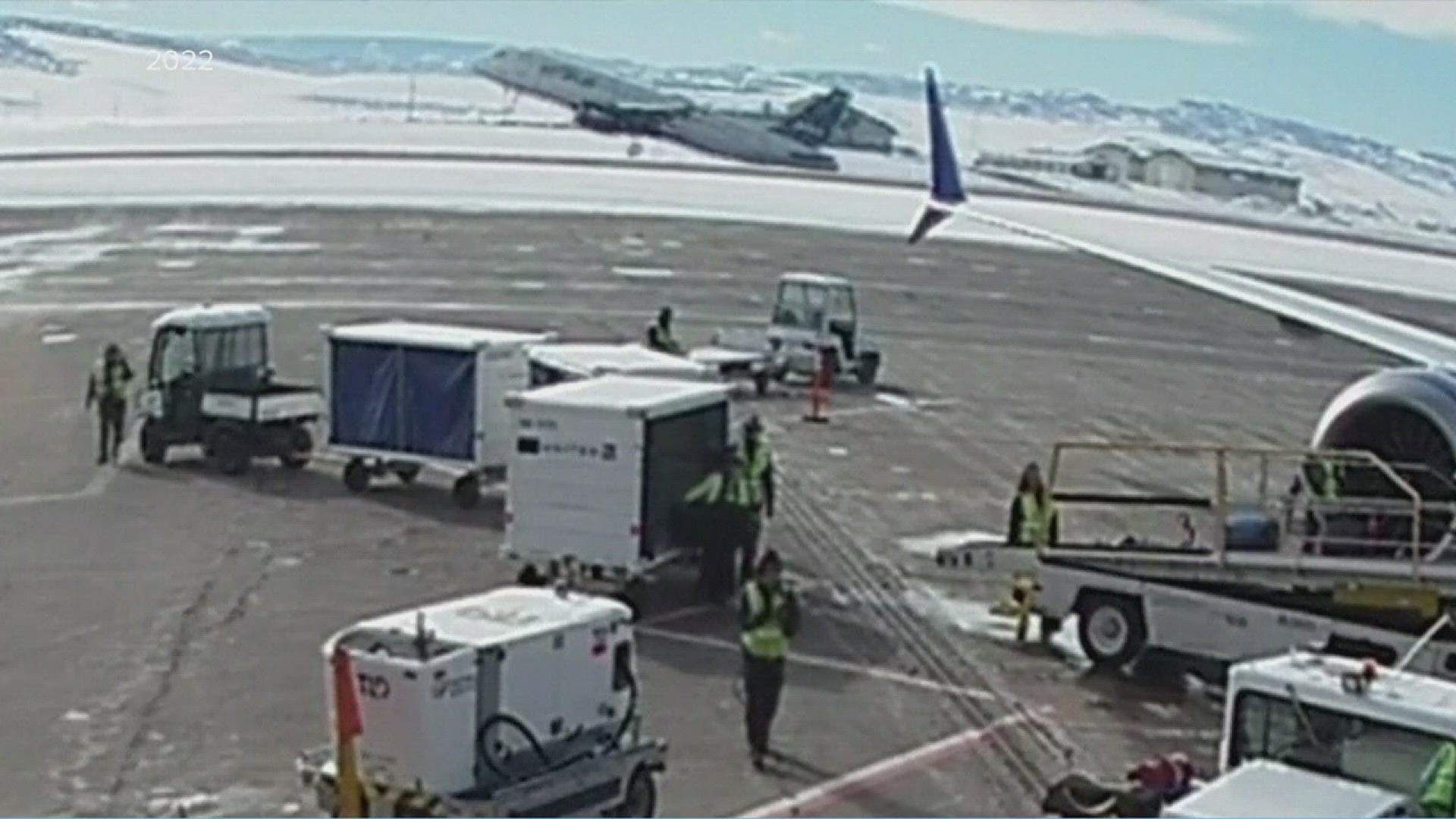 New video showing a Jet Blue plane with 102 Passengers on board slamming it's tail on the runway to avoid  what could have been a head-on collision.