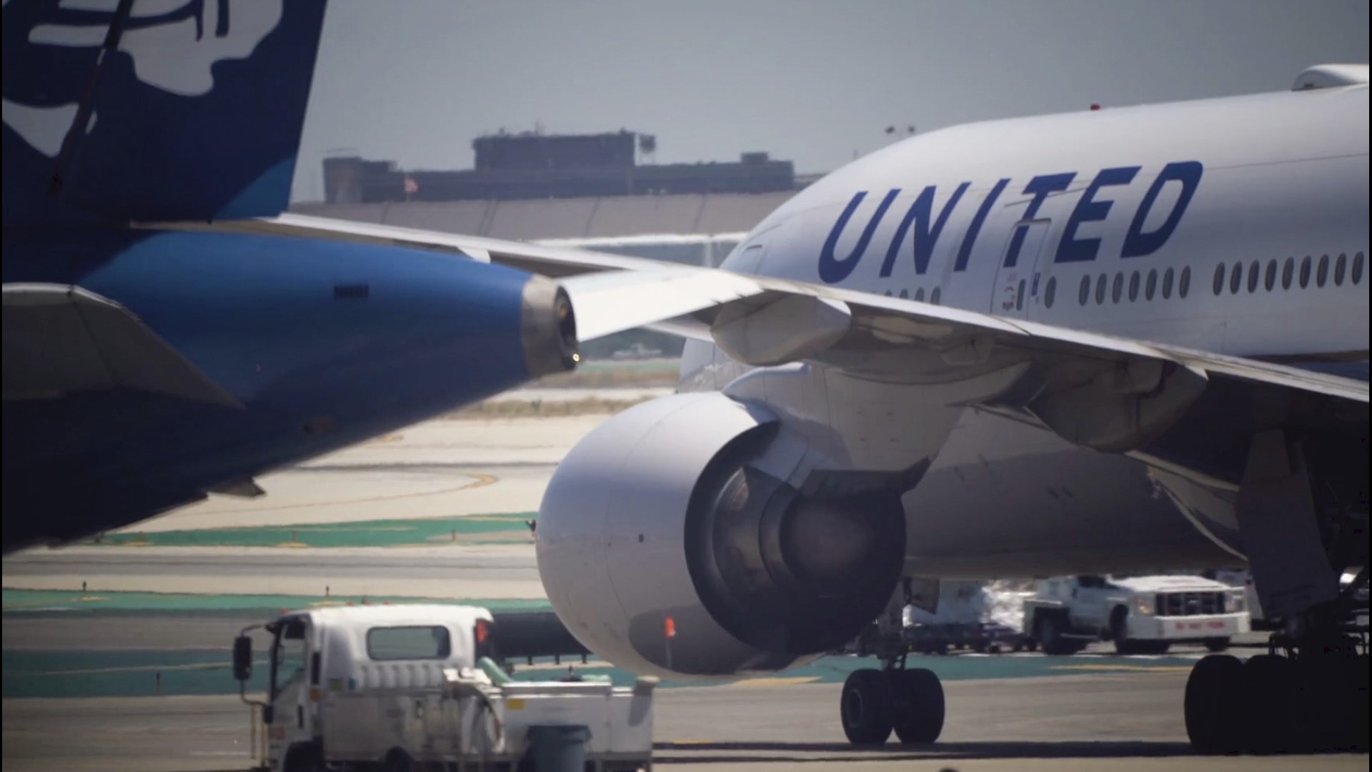 As a way to give business a bounce during the pandemic, United Airlines said it will be getting rid of its $200 ticket-change fee. Veuer's Justin Kircher has the story.