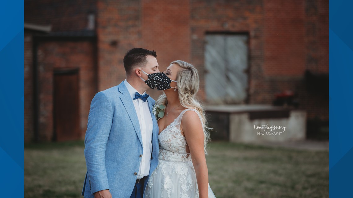 Triad Couple Ties The Knot And Takes Special Wedding Photo Wusa9 Com