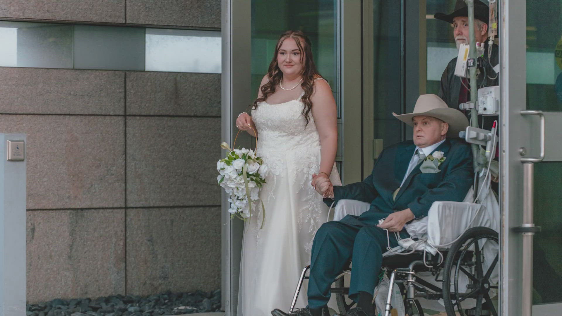 wusa9.com - Lindsay Buckingham (WKYC) - He's always been my hero': Ohio bride gets married on hospital rooftop so her ailing dad could be there