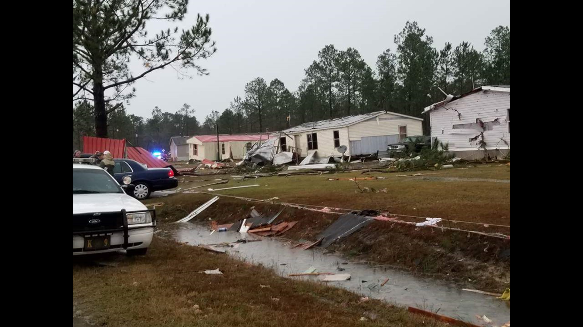 Seven killed, 5 missing in tornado in Adel, GA
