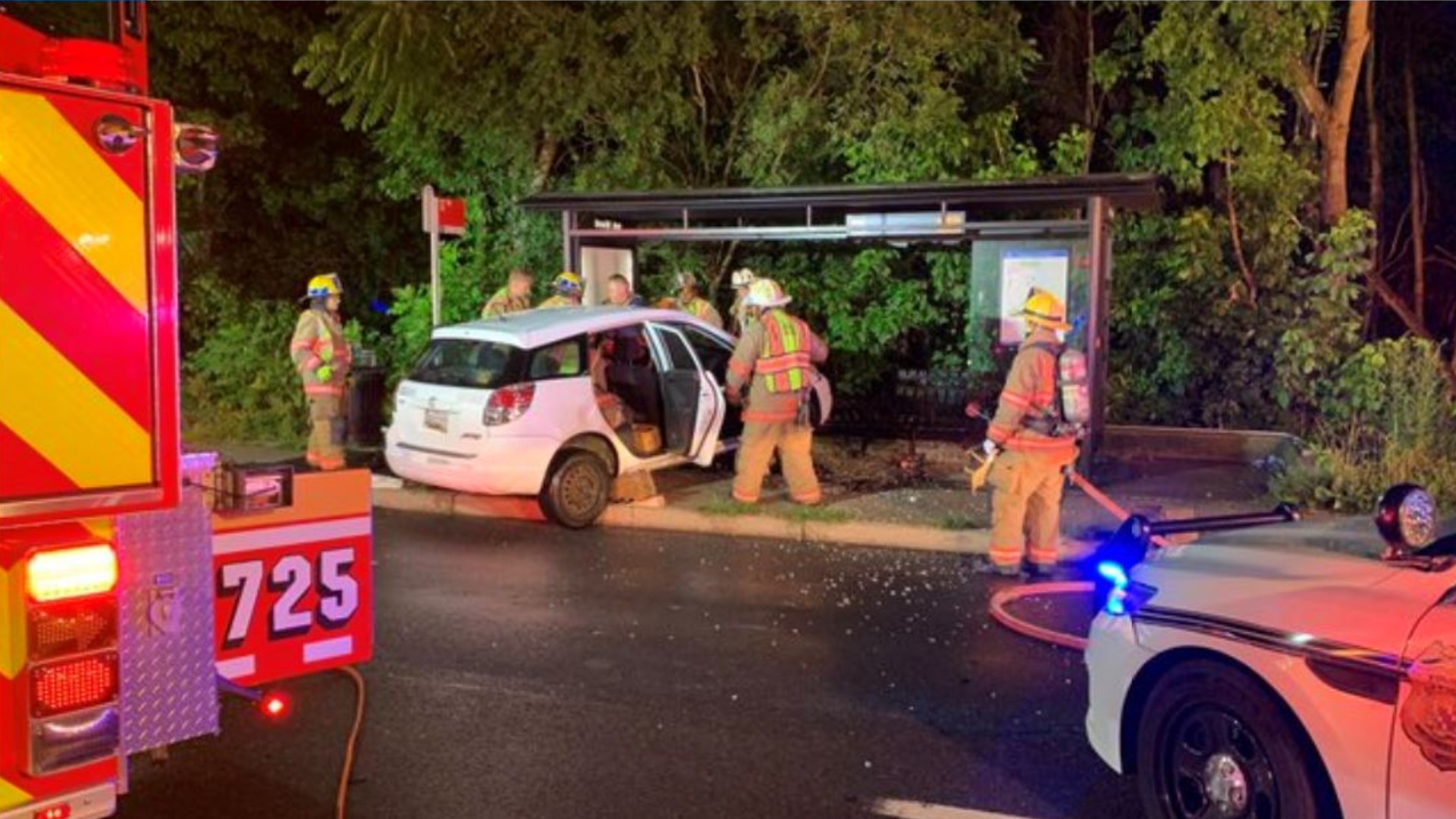 2 injured following crash on Avenue in Aspen Hill, Md.