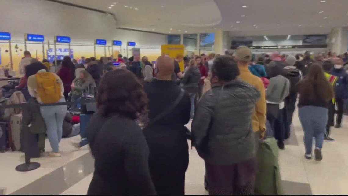 Frustrations mount for stranded travelers in the DC region, Southwest