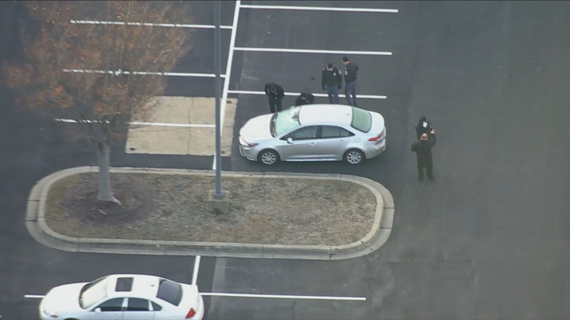 Woman found dead inside vehicle in Capitol Heights parking lot | wusa9.com