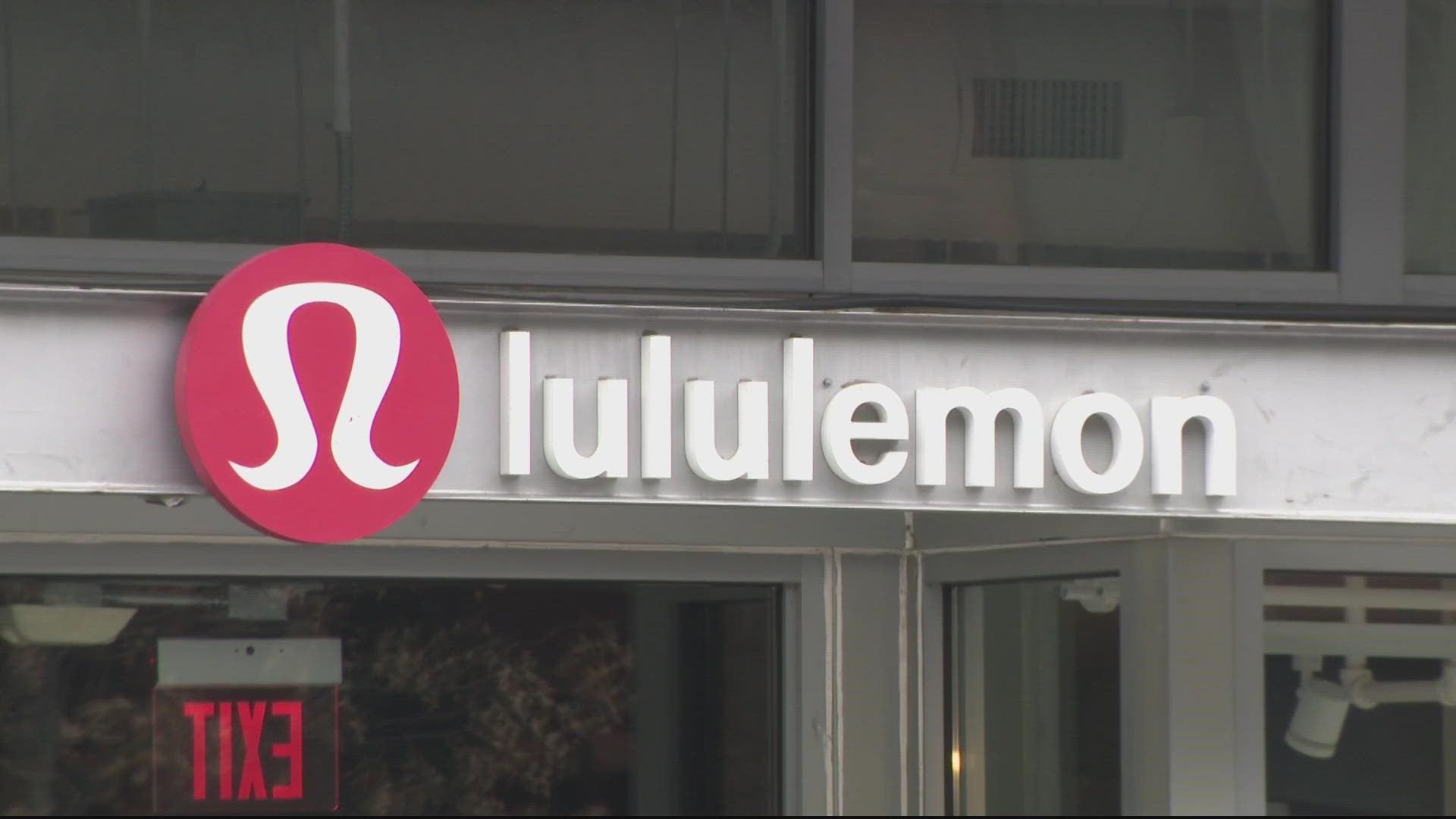 Police are investigating after thieves got away with thousands of dollars worth of clothing from a Lululemon store in Northwest D.C.