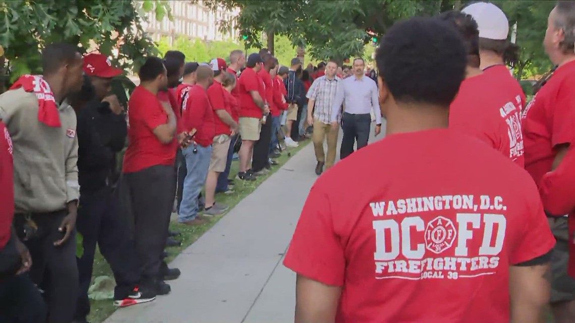 2 DC firefighters turn themselves in following street brawl | wusa9.com