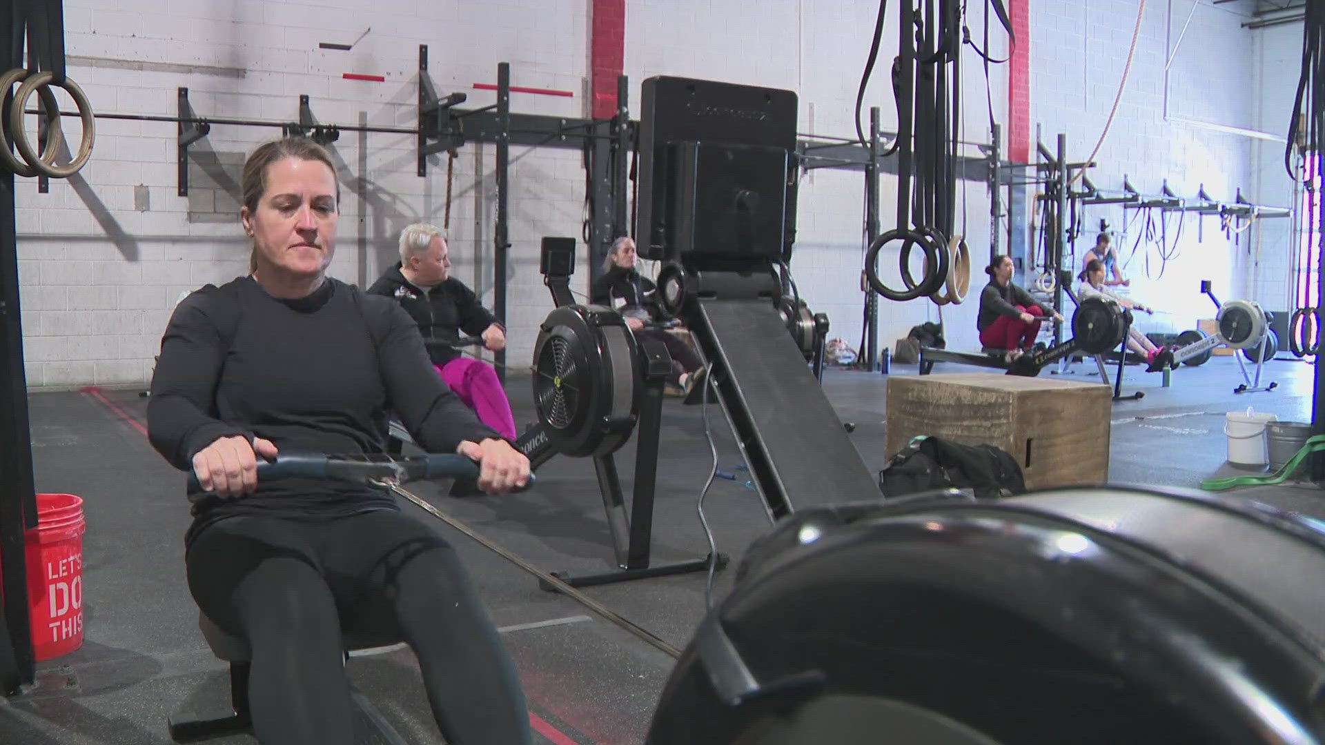 crossfit-members-sponsor-workouts-for-federal-workers-wusa9