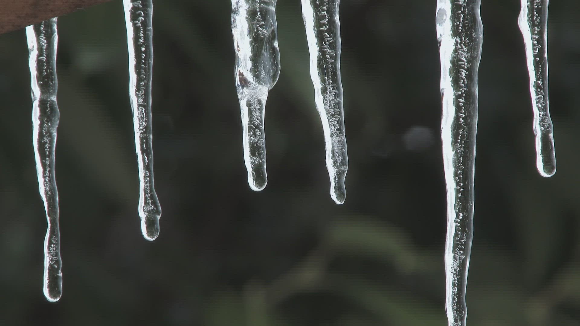Does a running faucet prevent your pipes from freezing? Verify
