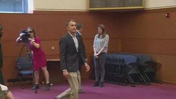 Gov. Northam announces 10-person limit for all Virginia businesses