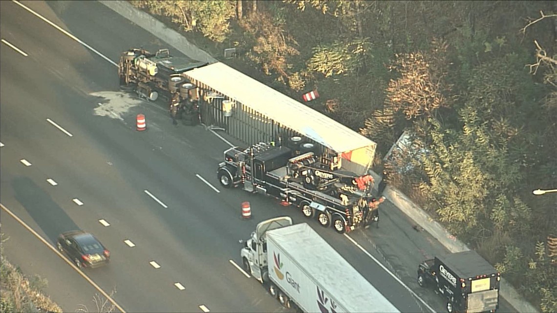 Overturned truck carrying mangos on I-495 shuts down lanes | wusa9.com