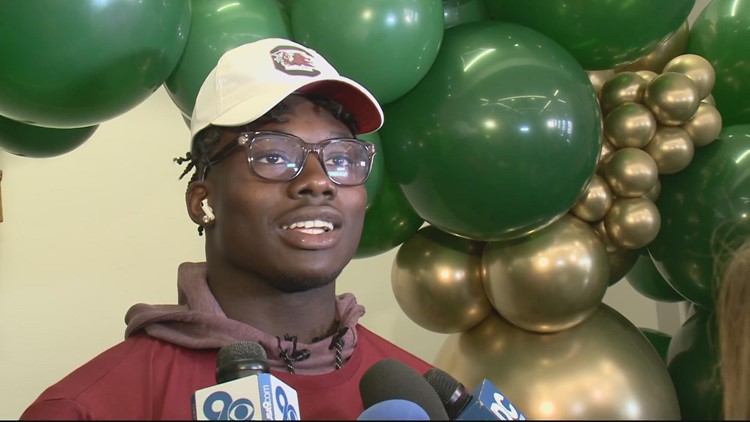 #1 High School football recruit in the Nation commits to South Carolina