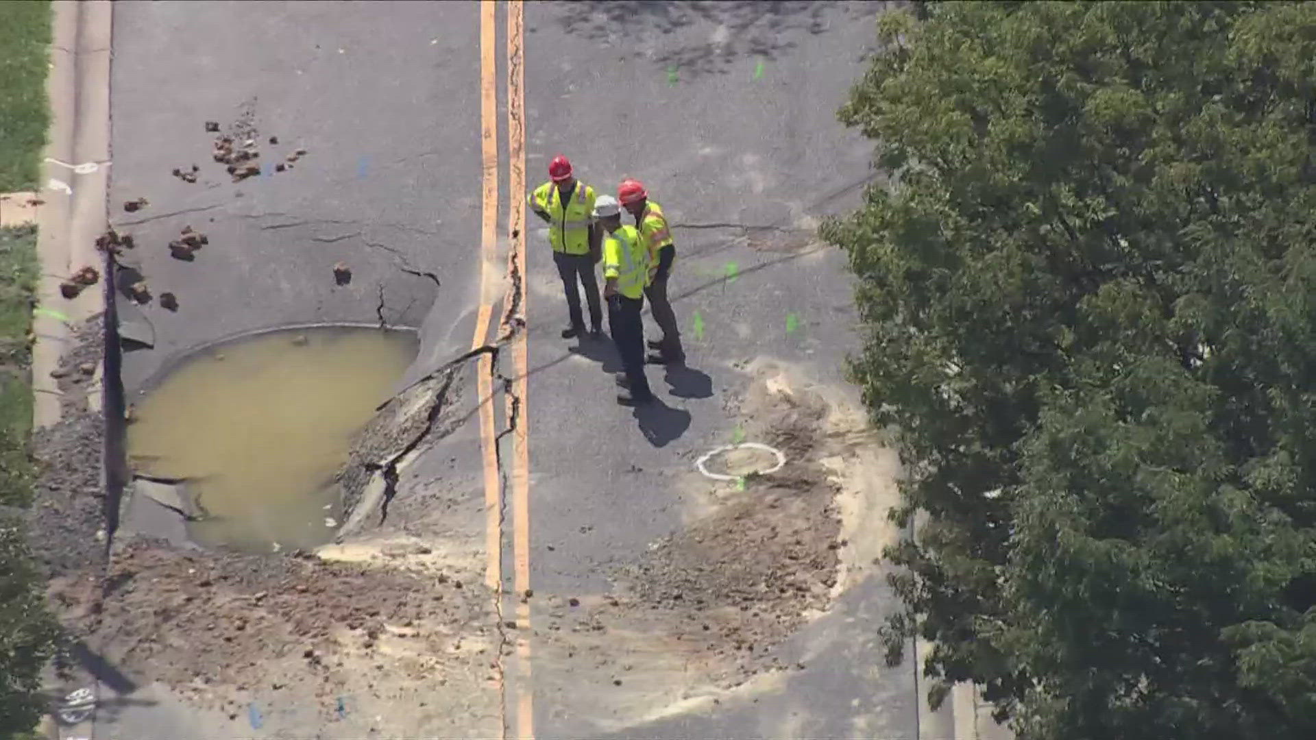 Water main break creates sinkhole along Georgia Ave. in Maryland ...