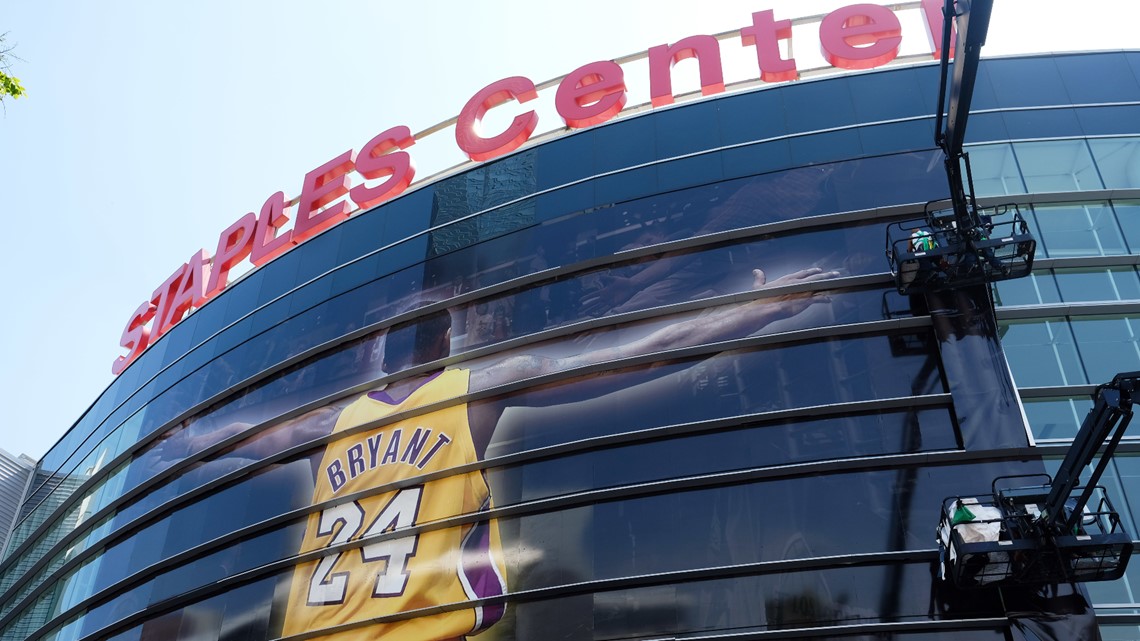 Kobe Bryant fans remember the NBA legend outside Staples Center - CBS News