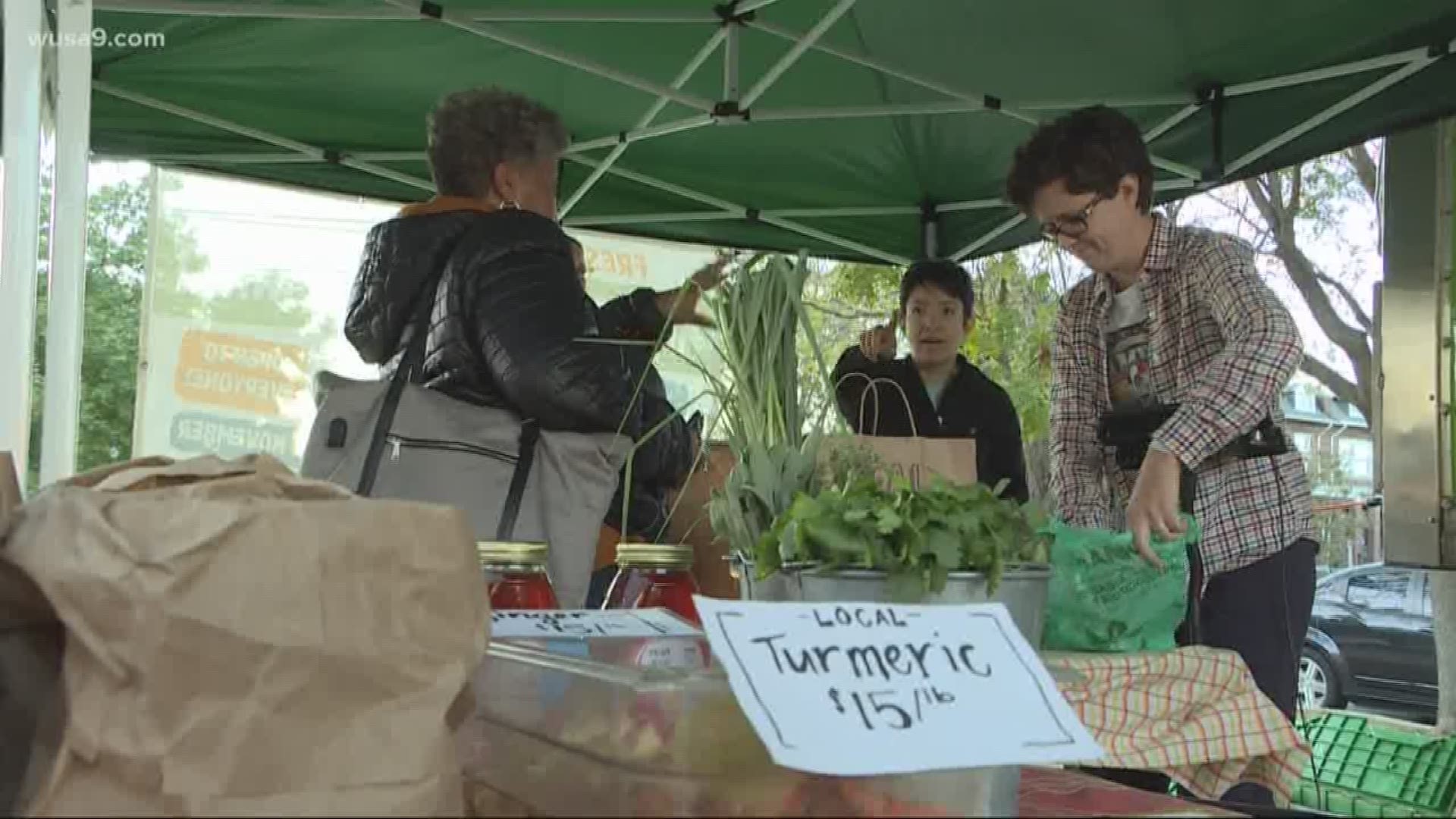 Once a week, communities that struggle to find healthy, fresh food get it delivered -- via a farmer's market on wheels.