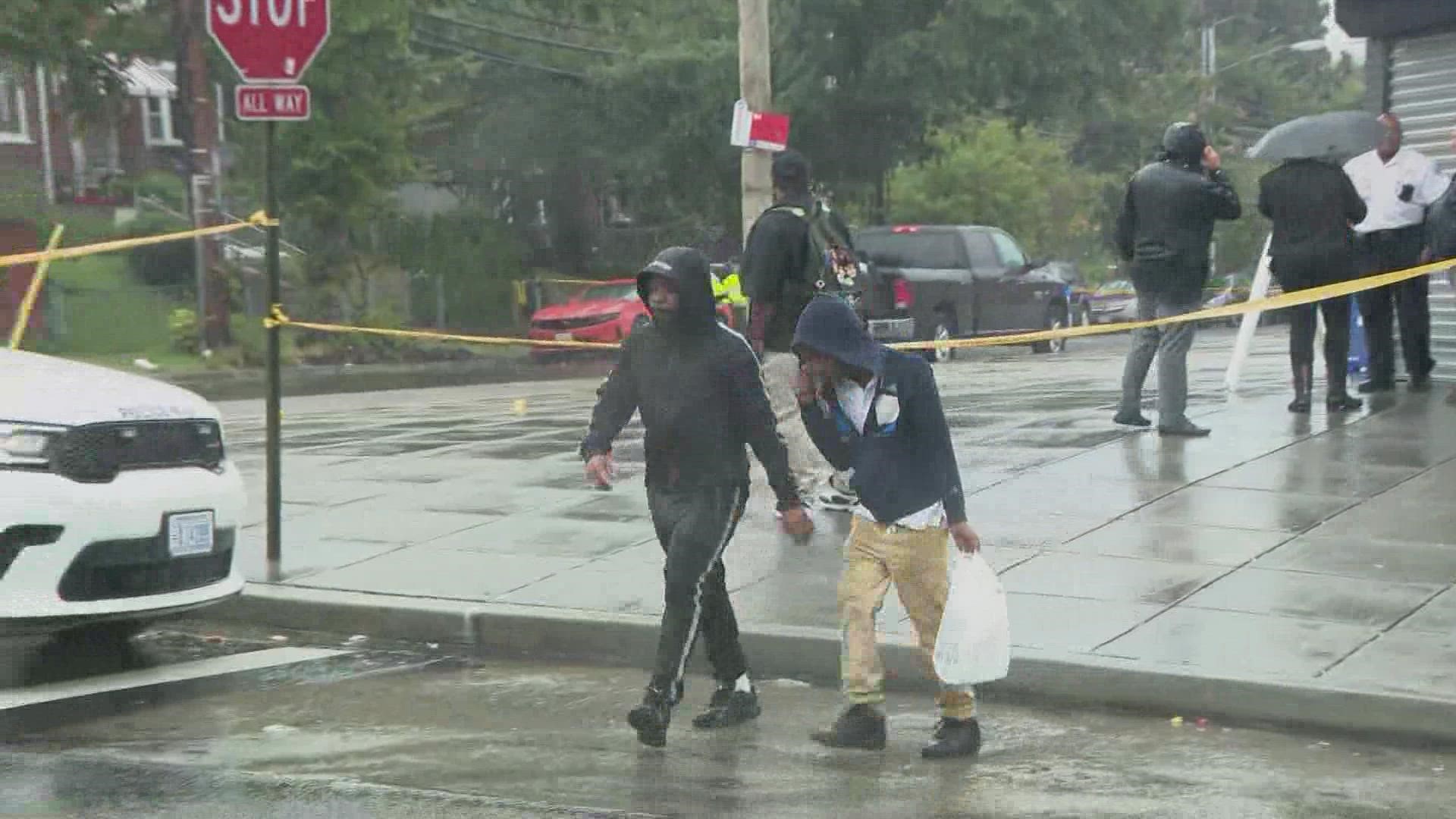DC police have confirmed four men have been shot.
This happened a short time ago near 6th and Chesapeake Streets.