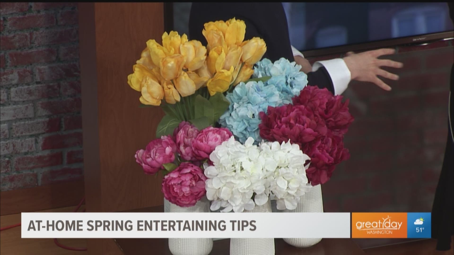 Celebrations and entertaining expert Mikey Robins shares 3 tips for spring entertaining.