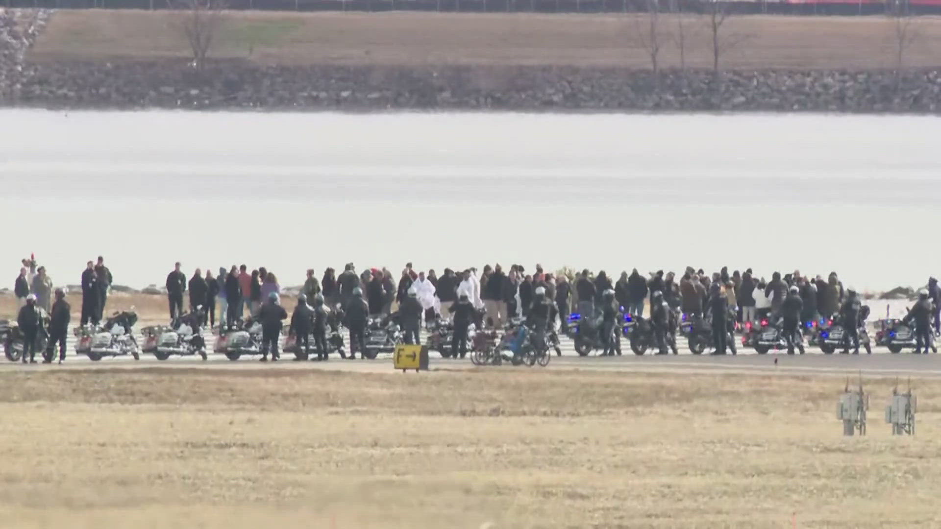 Families of DCA crash victims honor loved ones at memorial | wusa9.com