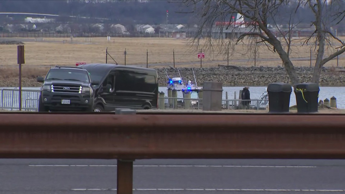 At least 28 victims recovered so far from Potomac River in DC plane ...