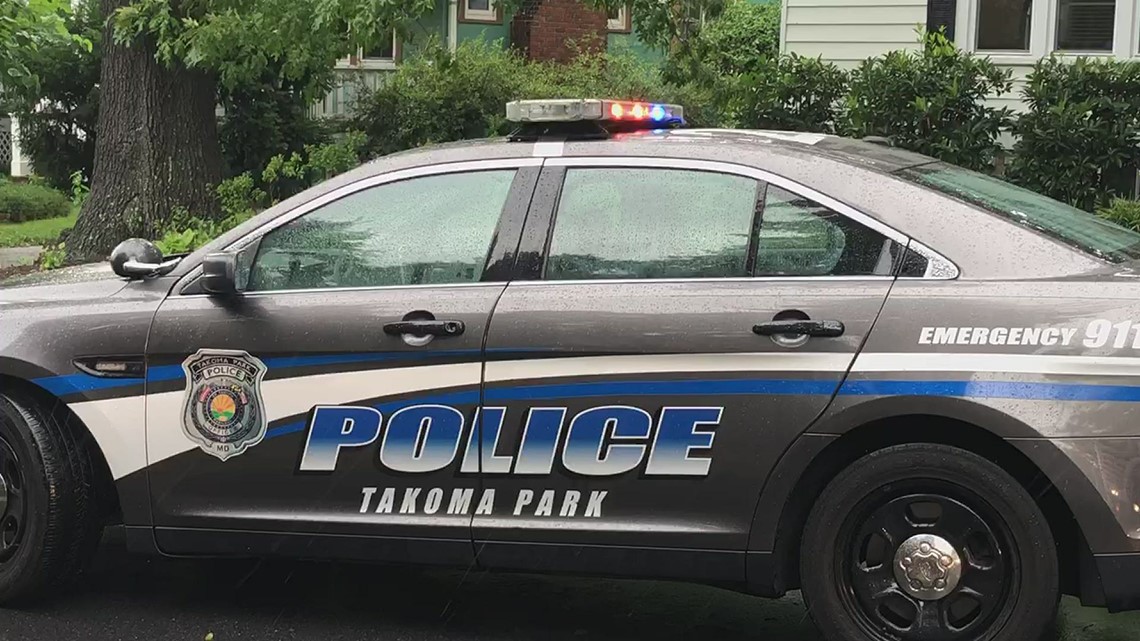 Police Man uses hammer and knife to robe Takoma Park food truck