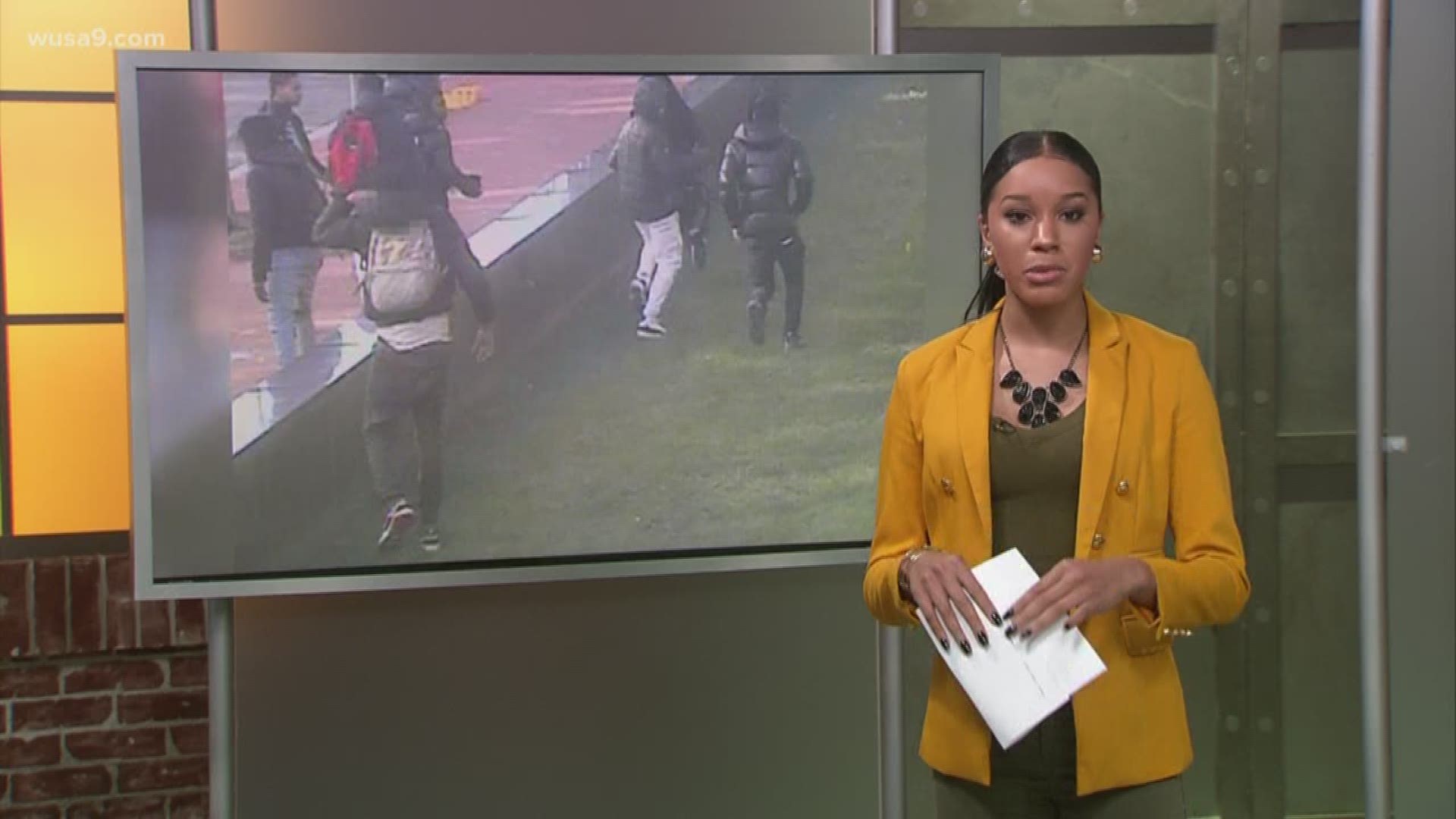 Police searching for multiple suspects who assaulted, robbed man ...