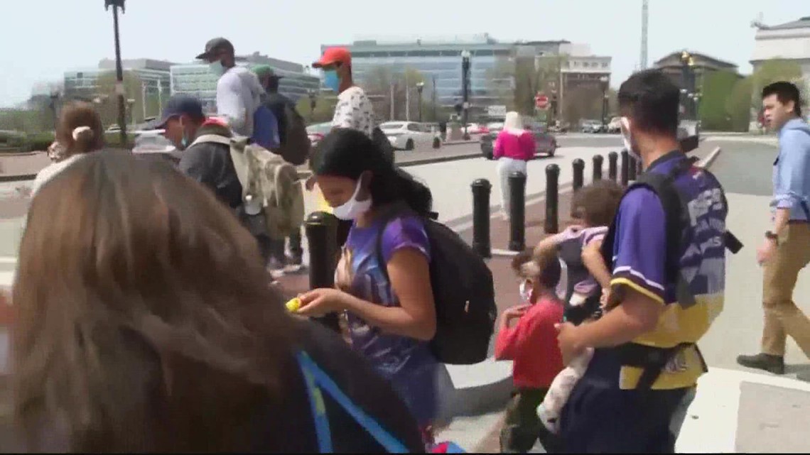 DC Mayor requests National Guard to help migrants bused to DC from Texas, Arizona for second time