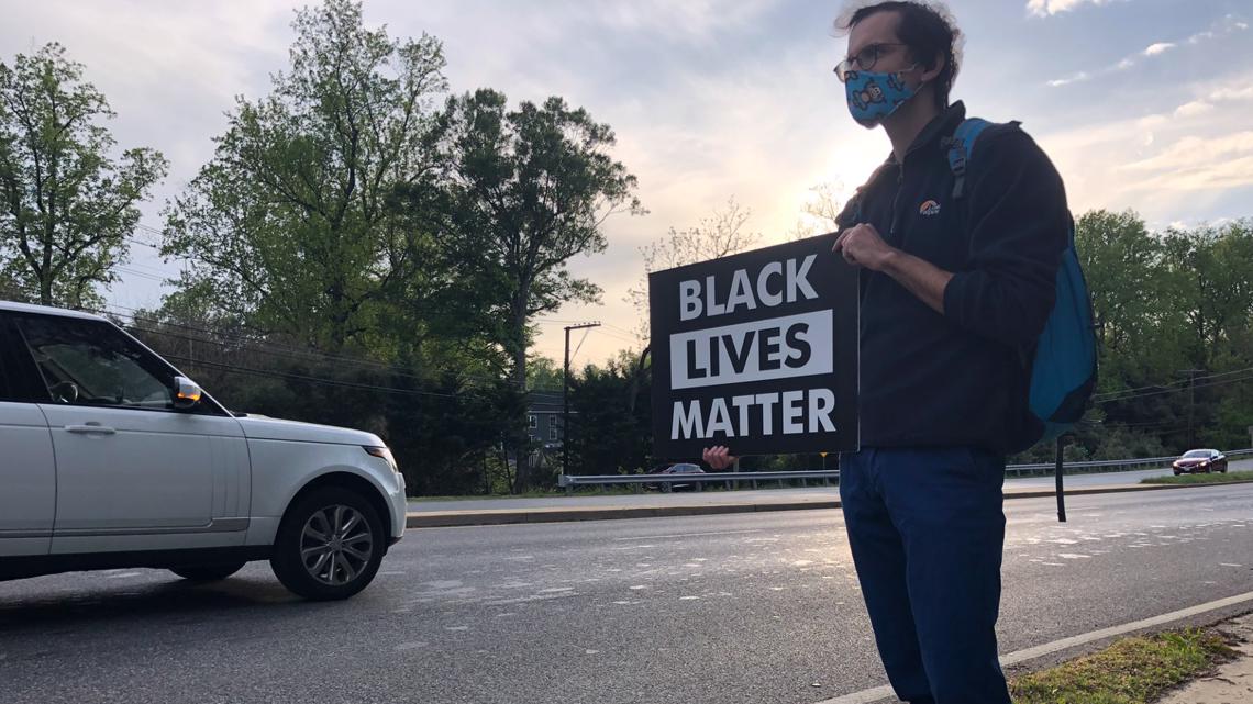 River Road Unitarian Universalist Black Lives Matter signs